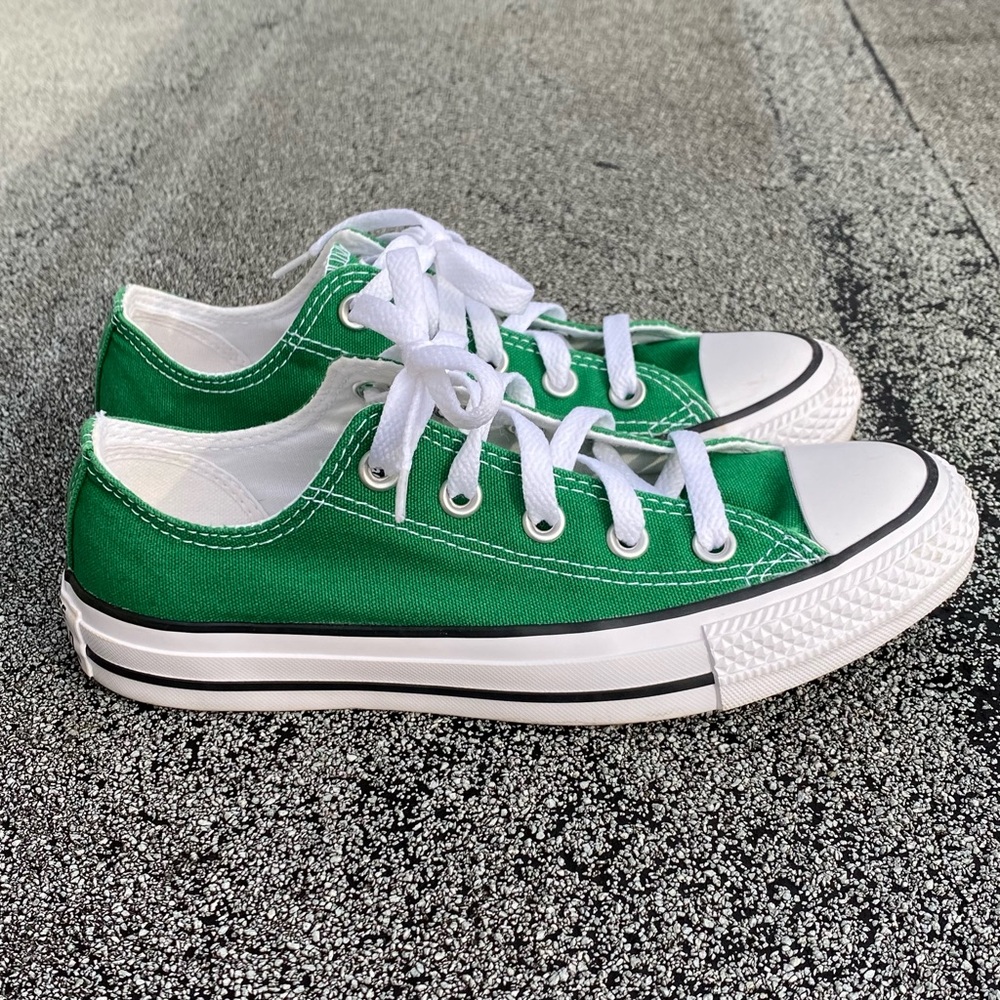Converse Chuck Taylor Green Low Top Sneakers- Women’s 6 NIB